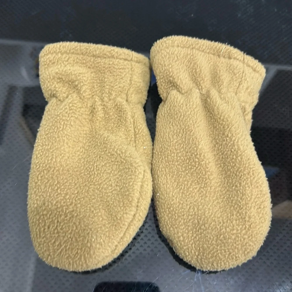 FREE IN BUNDLE baby infant 12-18 Months mittens gloves boys girls neutral unisex